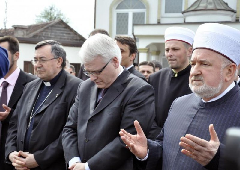 Hoće li Josipović povratiti povjerenje muslimana?