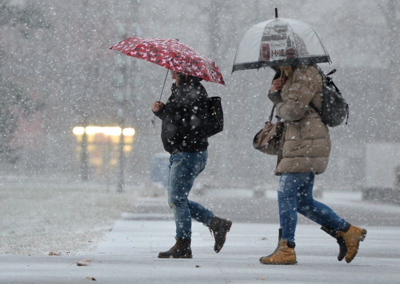 Stigla zima. Snijeg, kiša i jak vjetar u većem dijelu Hrvatske, DHMZ izdao upozorenja