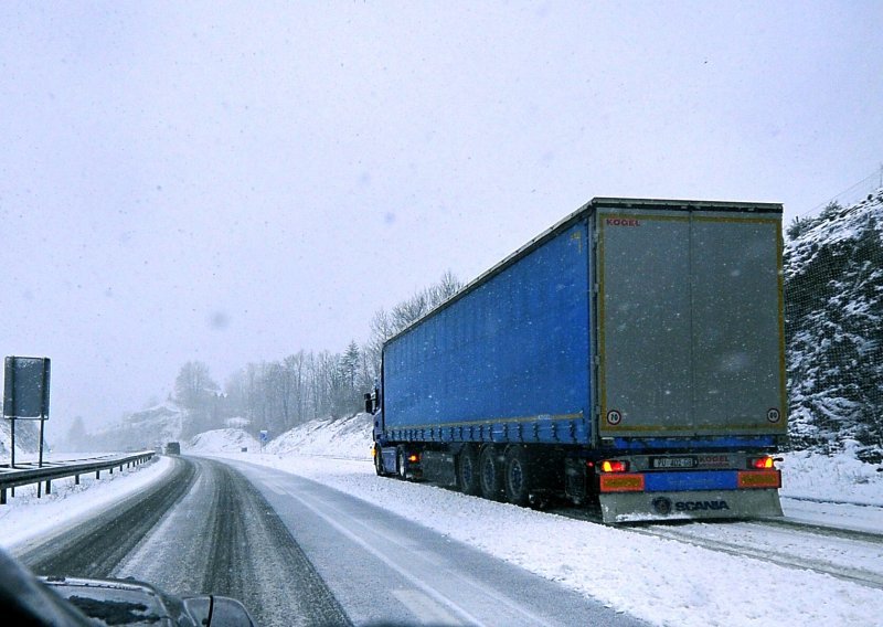 Vozači, oprez! Na autocesti A3 promet ometa - pas