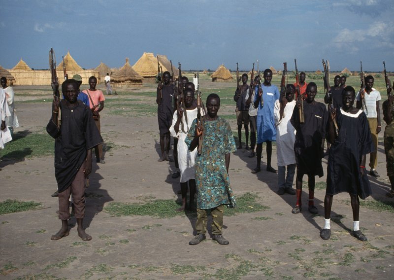 SAD uveo zabranu izvoza oružja i obrambene pomoći Južnom Sudanu