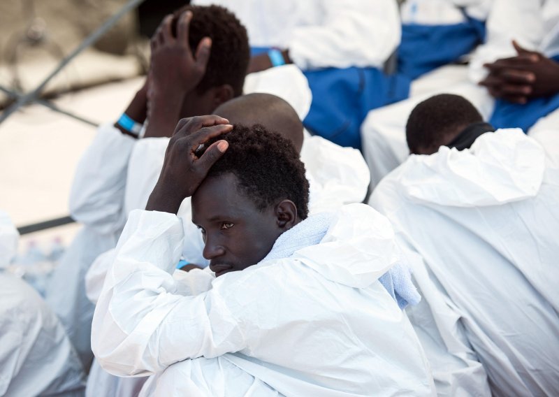 Najmanje 15 migranata utopilo se u potonuću čamca kod grčkog otoka