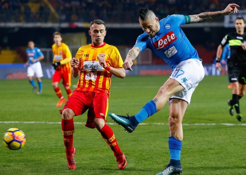 Napoli lako sredio davljenika i ostao na vrhu ljestvice Serie A