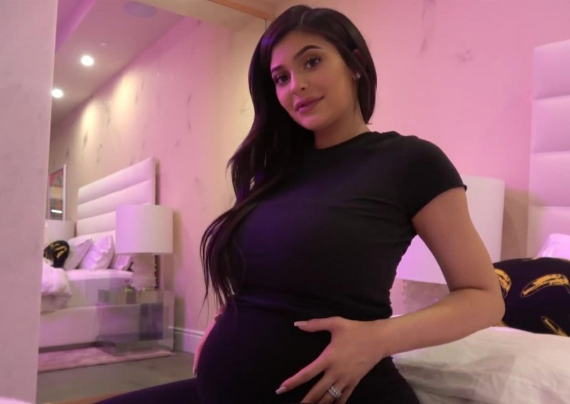 Kylie Jenner pokazala kćerkicu, ali i otkrila kako je izgledala trudnoća