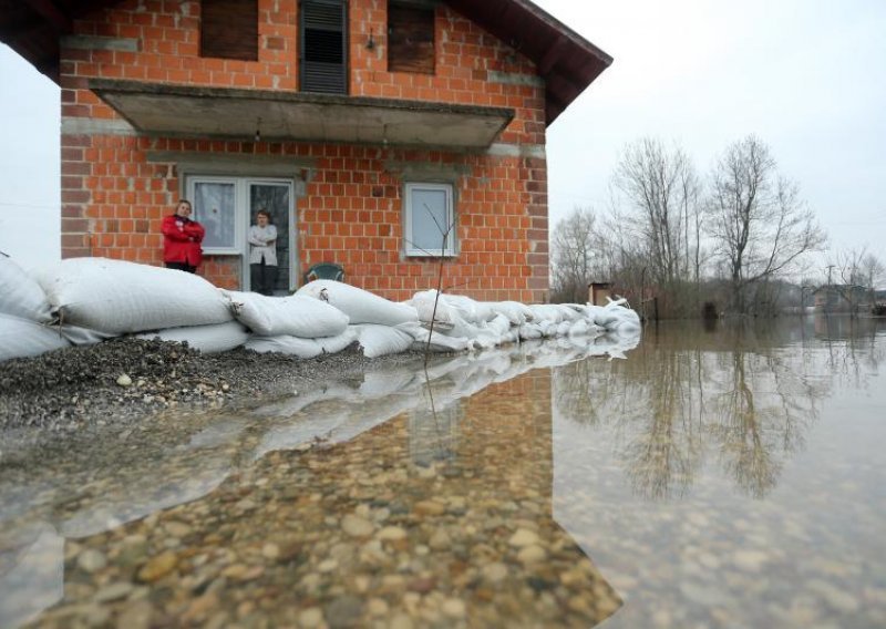 Poplavljene ceste i kuće - izvanredne mjere