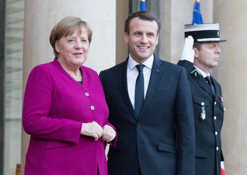 Macron i Merkel žele vraćati migrante u zemlje u kojima su ušli u EU