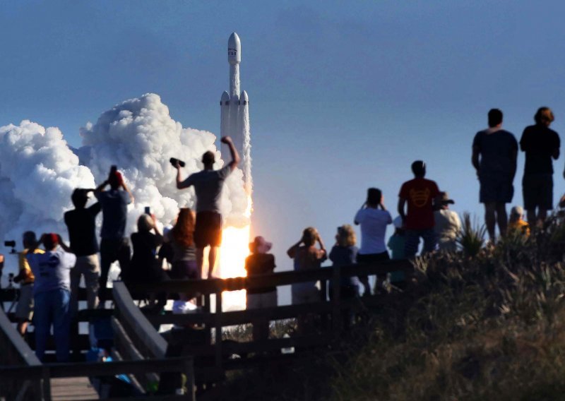 Pogledajte najzanimljivije trenutke lansiranja rakete Falcon Heavy