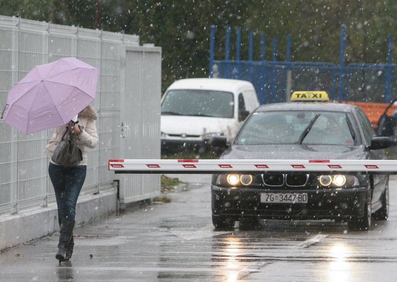 Zagrebački taksisti: Uber jeftiniji? Danas kada pada snijeg imaju dvostruko veće cijene