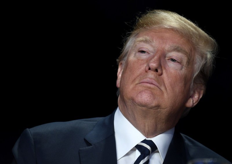 Trump podržava jačanje provjera kupaca oružja