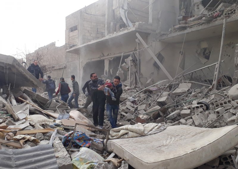 Nakon žestokog bombardiranja u kojem su stradale stotine civila, UN traži primirje u Siriji