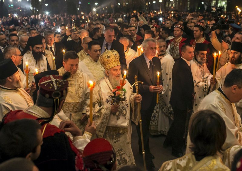 Srbija slavi Božić, na liturgiji Nikolić i nadbiskup Hočevar