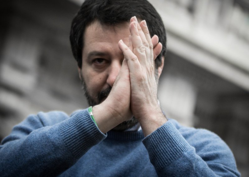 Salvini se pridružio Di Maiju u kritici francuskog odnosa prema Africi