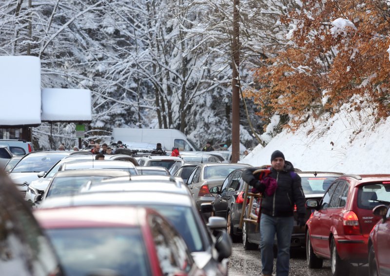 Policija zatvorila Sljemensku cestu za automobile