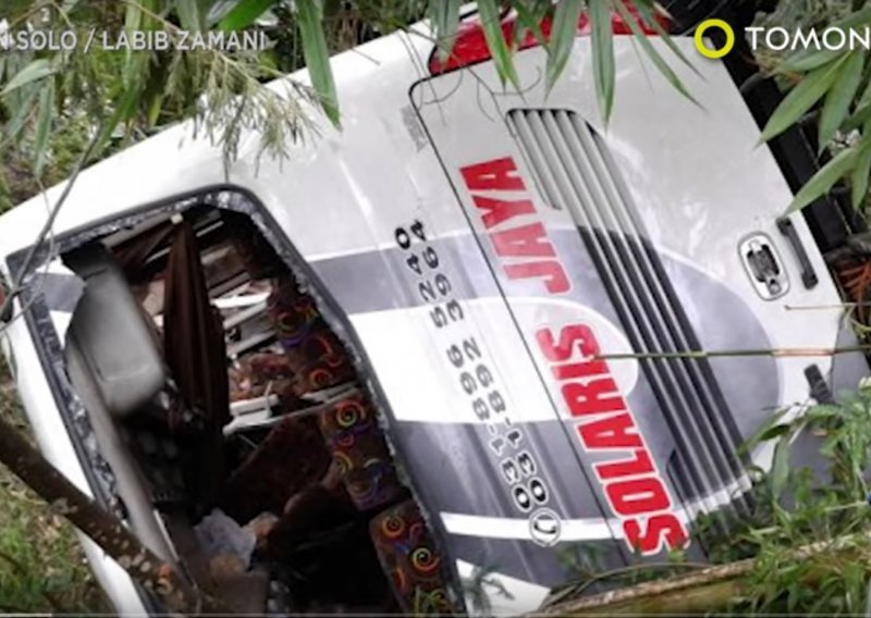 Indonezijski turistički bus strmoglavio se s brda, poginulo 27 osoba