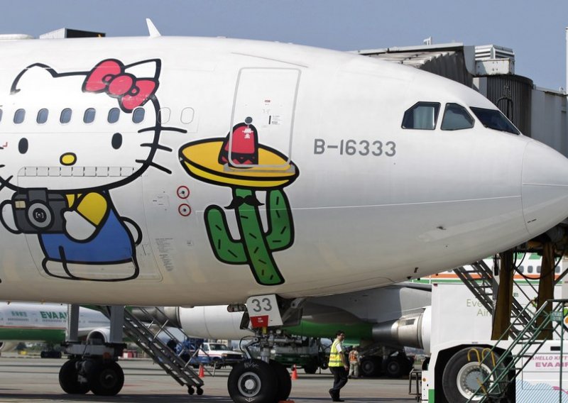 Pogledajte suludi avion Hello Kitty