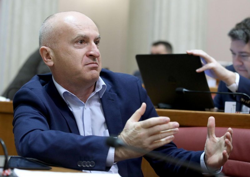 Ljutite reakcije na branitelje ravnatelje, Predrag Matić: Sramota, ovo nisu radili ni partizani!