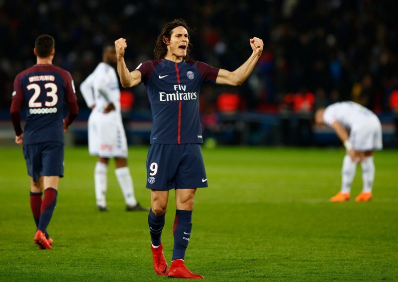 Subašić nemoćan protiv Cavanija, PSG-u prvi trofej sezone