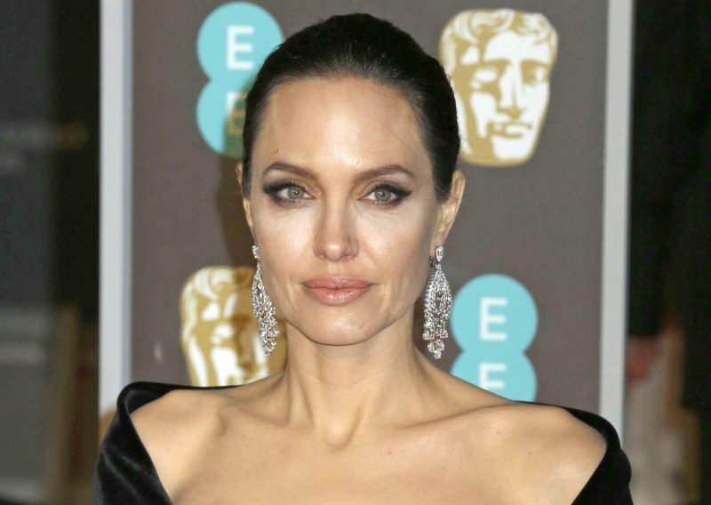 Angelina Jolie ponovo ljubi: Sreću pronašla u zagrljaju agenta za nekretnine