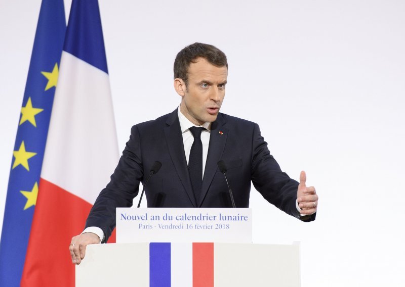 Zbog neostvarenih obećanja francuskom predsjedniku popularnost pada iz mjeseca u mjesec