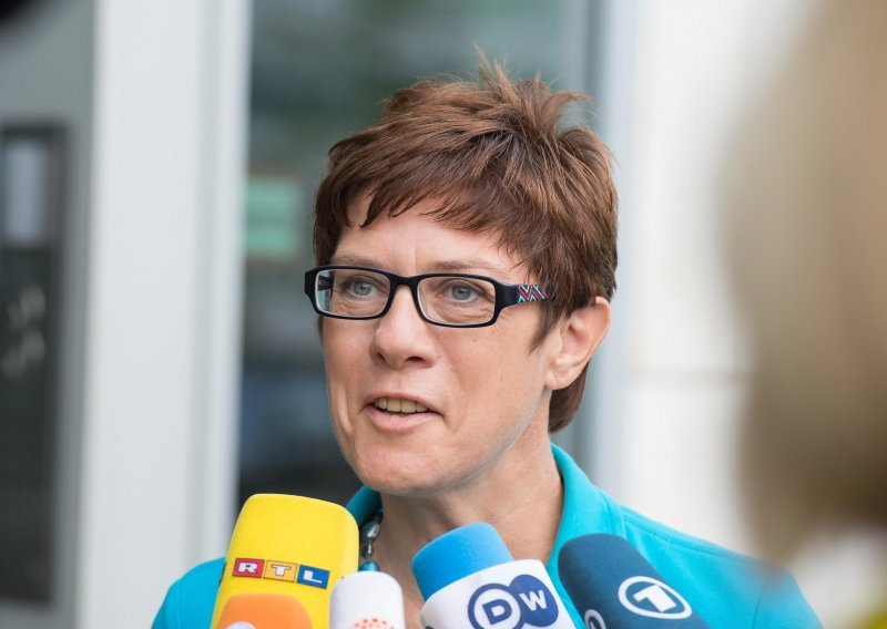 Merkel je odabrala svoju nasljednicu - evo tko je Annegret Kramp-Karrenbauer