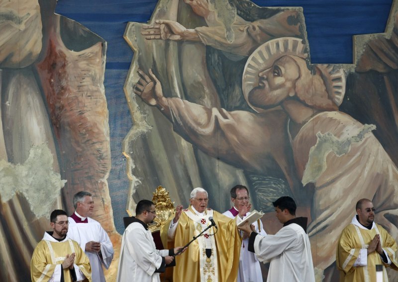 Times: Papa znao za svećenike pedofile