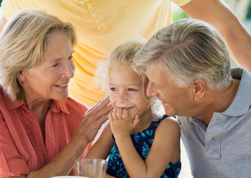 Bake i djedove trebalo bi voditi na obiteljski odmor