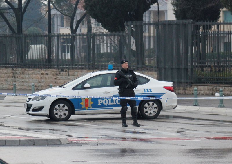 Bombaški napad na američku ambasadu u Podgorici; napadač potom presudio sebi
