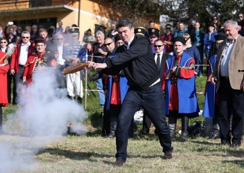 Poduzetnici i analitičari: Milanović benzinom gasi vatru!