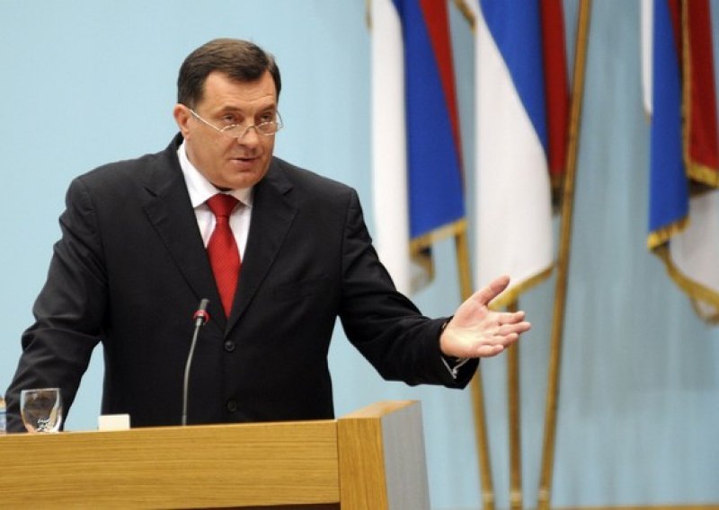 Bosnian Serb leader says Bosnia unfit to survive