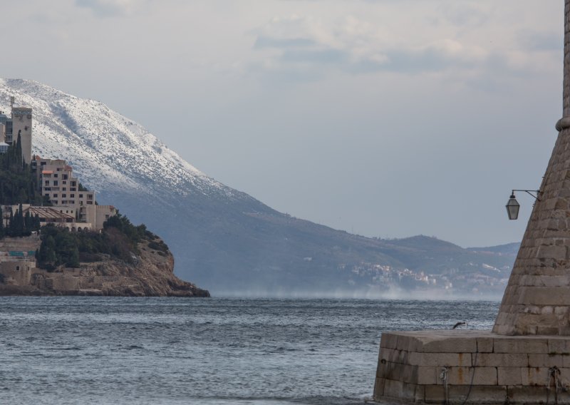 Snijeg pada čak i kod Dubrovnika i na otocima, zimska oprema obavezna u Konavlima