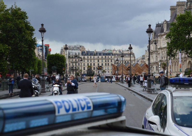 Uhićen otmičar koji je u Parizu držao dva taoca