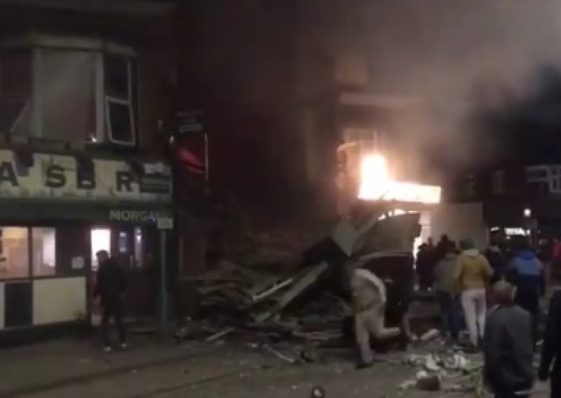 Snažna eksplozija u Leicesteru: Službe za hitna stanja na terenu, mole građane da ne idu na to područje