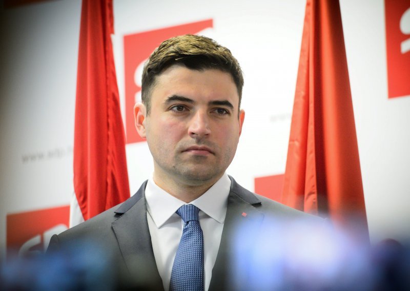 Bernardić: Vlada se bavi ustaškim pozdravom dok gubimo mlade ljude