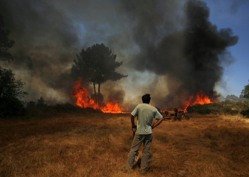 Portugalom bjesni osamnaest velikih požara