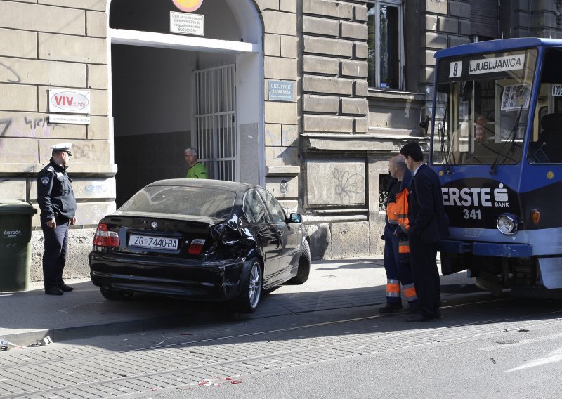 Sudar tramvaja i tri automobila u centru Zagreba