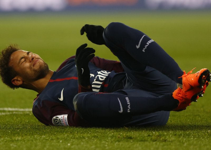 Panika u Parizu; najskuplji svjetski nogometaš ozlijedio se u potpuno nebitnoj utakmici
