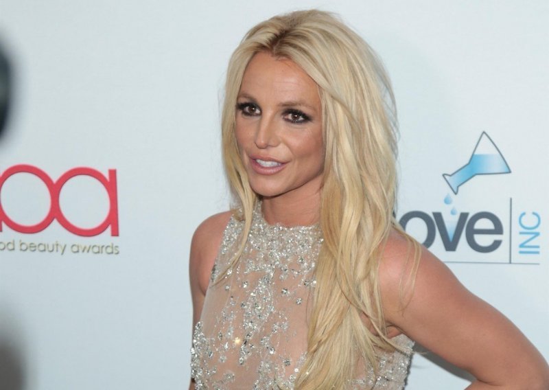 Britney Spears na udaru kritika: U novoj Kenzovoj kampanji ne sliči na sebe