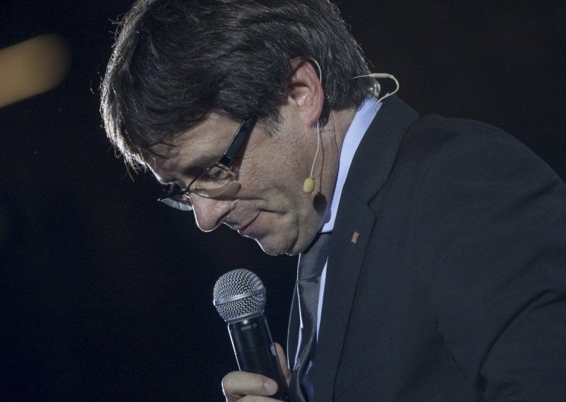 Puigdemont prepustio mjesto predsjednika Katalonije