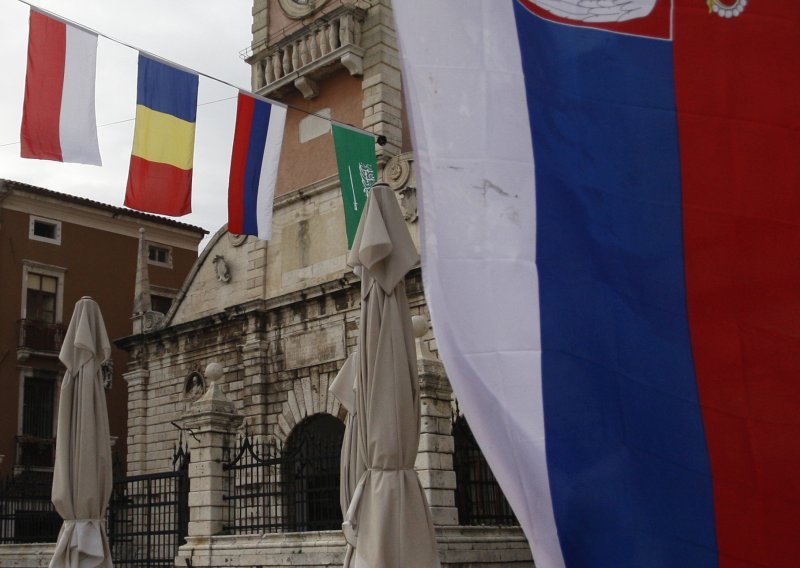 Nakon postavljanja srpske, nestale sve zastave u Zadru