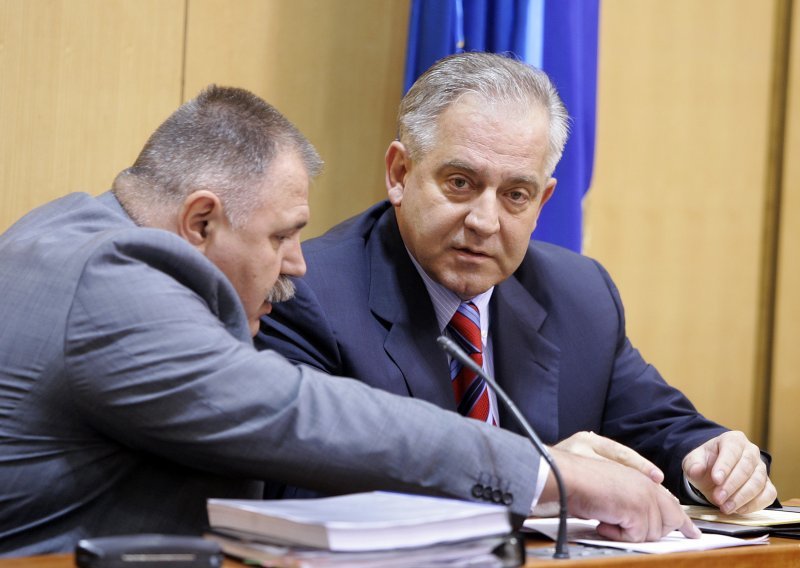 Milanović i Čačić kritizirali novo zaduženje države