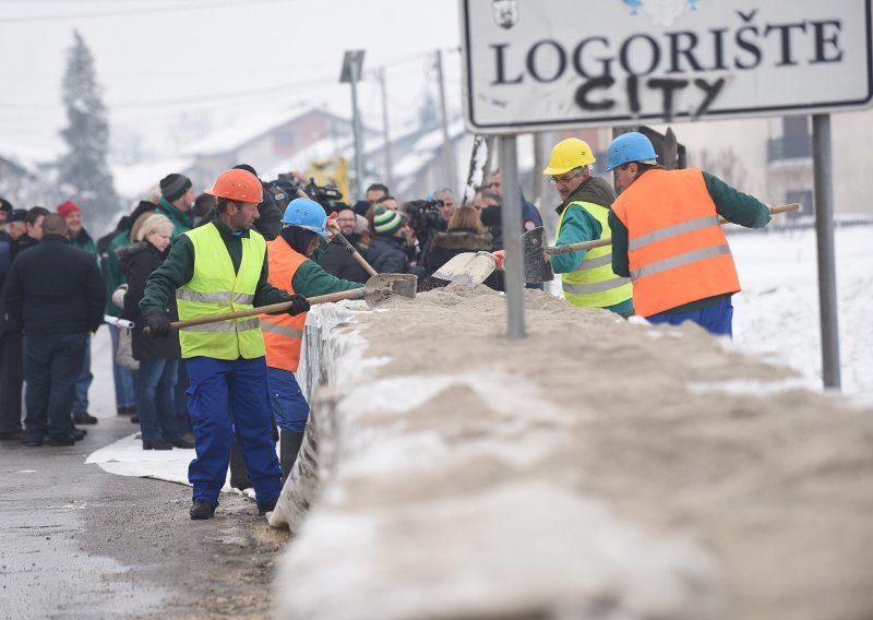 Zbog skorašnjeg kopnjenja snijega u Karlovcu počele pripreme za moguće poplave