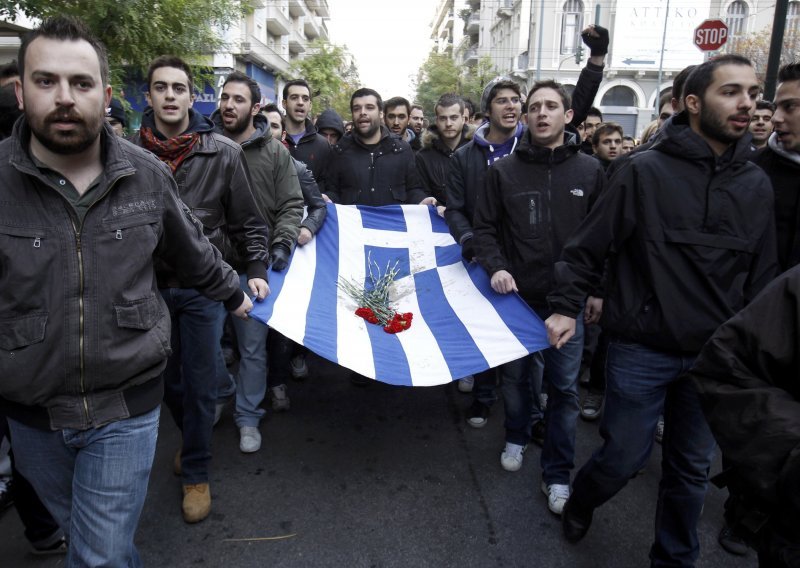 Tisuće Grka ponovno na ulicama Atene