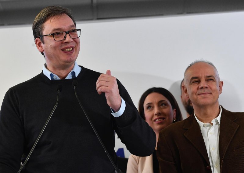 Vučićevi naprednjaci mogu sami vladati Beogradom, debakl oporbenih stranaka