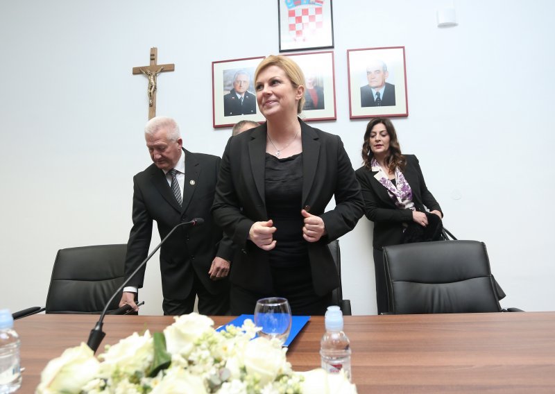 Predsjednica zasjela s generalima i poručila: Iseljavanje je najveća prijetnja!