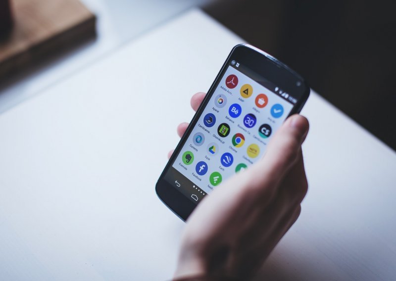 Je li Android siguran koliko i iPhone? Pogodite što kaže Google