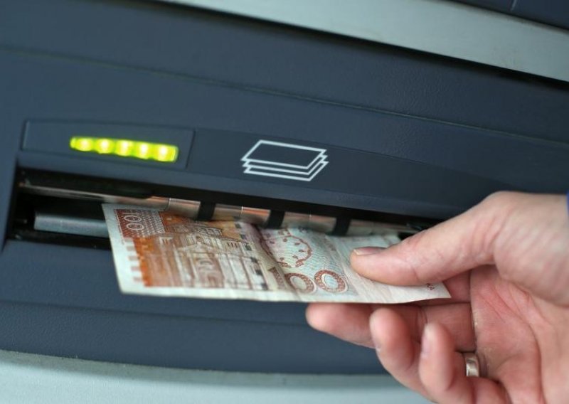 Ovako Hrvati varaju turiste: Tečaj eura na bankomatima je 6,9963 kn!