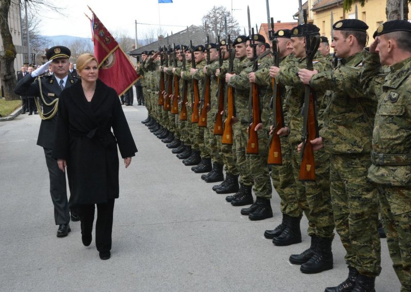 Predsjednica na svečanoj prisegi 21. naraštaja dragovoljnih ročnika