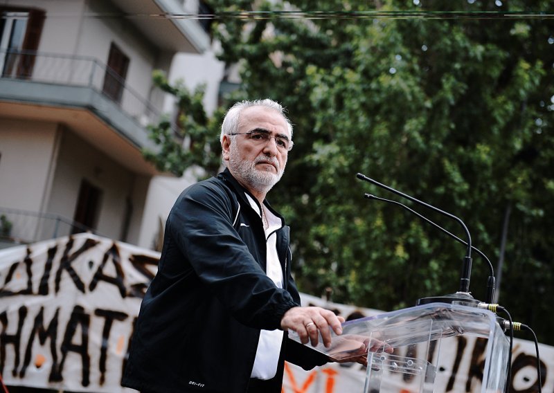 Tko je čovjek koji je s pištoljem ušao u teren i natjerao grčku vladu da prekine prvenstvo