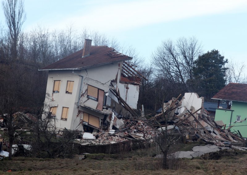 Sramotno: Pljačkaju urušene kuće u Hrvatskoj Kostajnici!