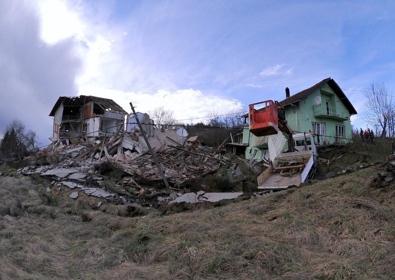 Šest kuća potpuno uništeno, šest ih je oštećeno: Ljudi su skakali s balkona