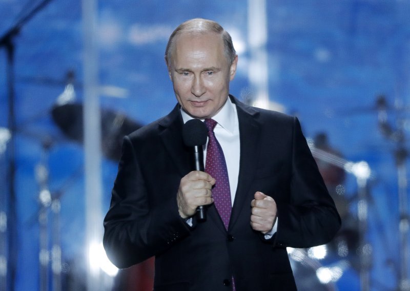 Putin aneksiju Krima nazvao primjerom prave demokracije